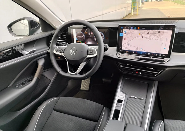 Volkswagen Passat cena 184490 przebieg: 10, rok produkcji 2024 z Będzin małe 704